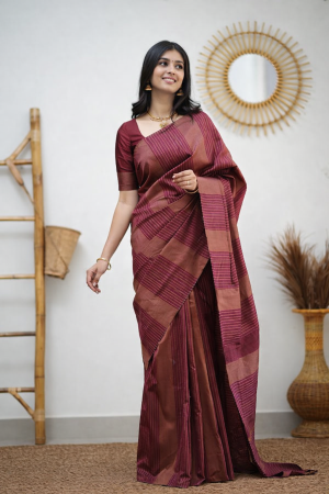 Soft lichi silk saree with jacquard weaving work - 60326