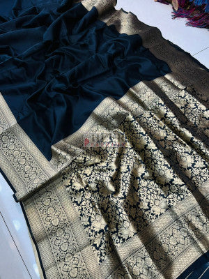Soft kanchipuram silk saree with golden zari weaving work - 15876
